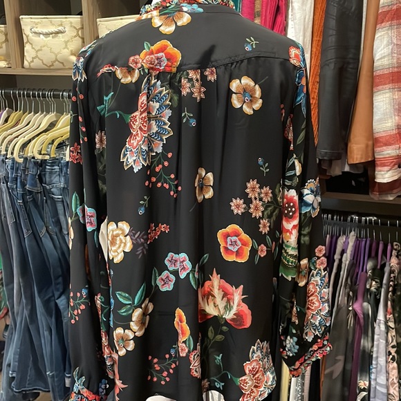 Johnny Was silk blouse - Picture 4 of 7